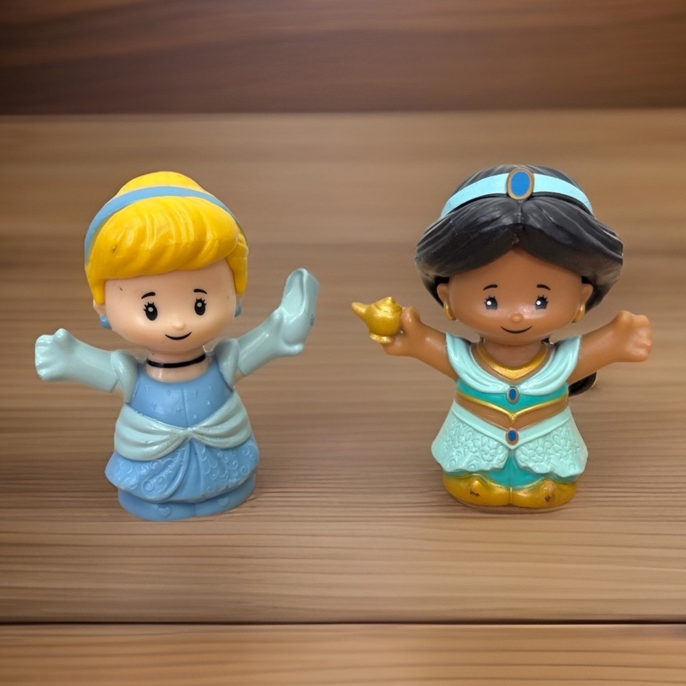Fisher Price Little People Castle 2 Disney  Princess JASMINE & CINDERELLA